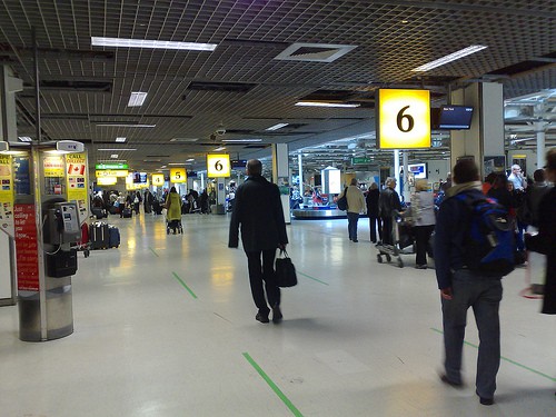 Six handy tips for traveling moms