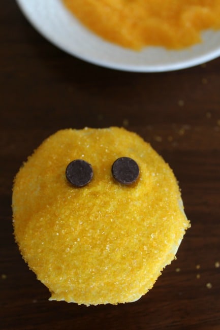 use chocolate chips for the eyes on this easter cupcake
