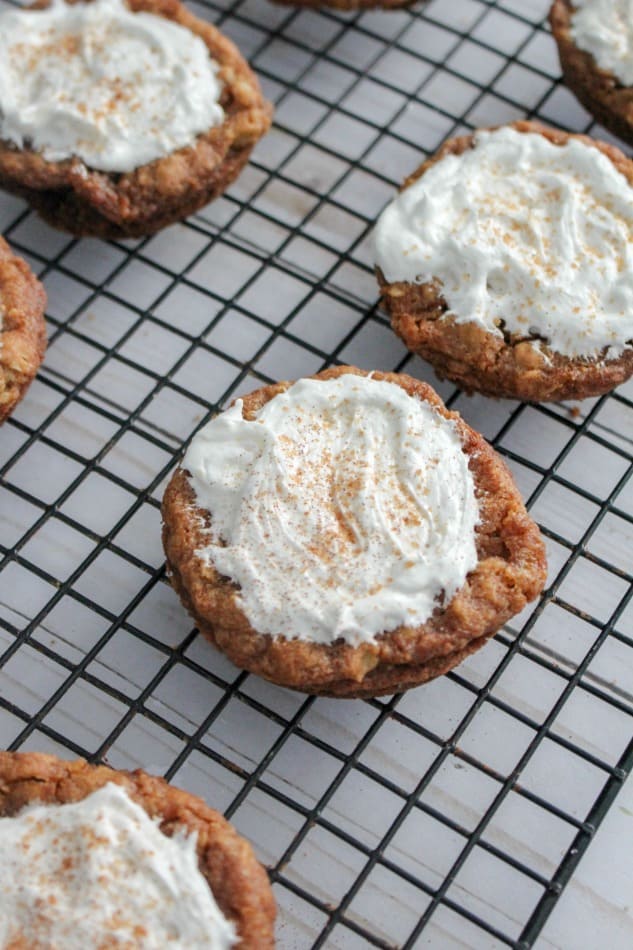 Sprinkle Oatmeal Cream Pies with Cinnamon and Sugar
