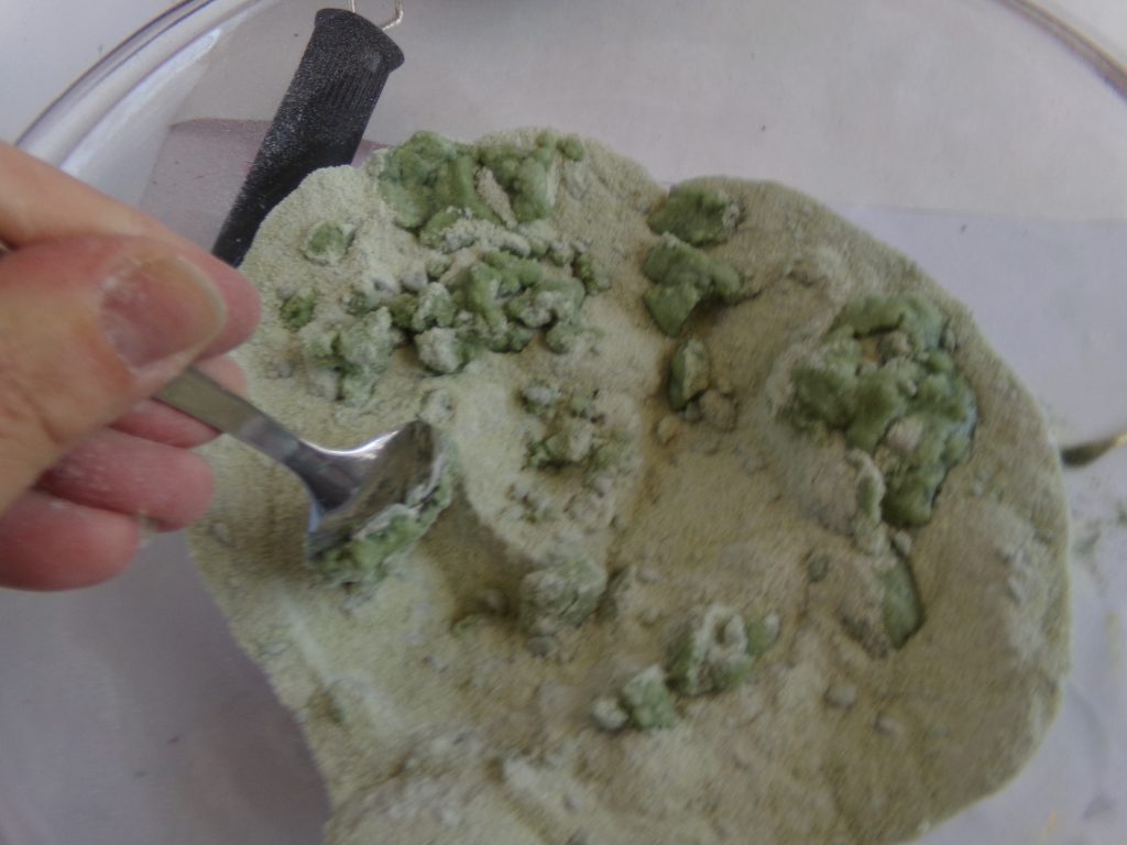 Stirring in mica powder 